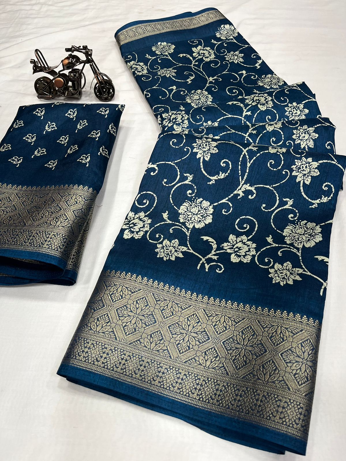 Wow Flower Printed Non Catalog Sarees Catalog